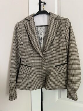 Women’s White House Black Market Houndstooth Blazer in Cream & Black Size 2